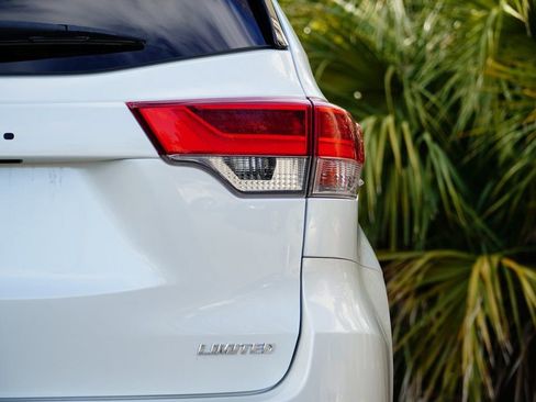 Used 2017 Toyota Highlander Limited FWD image 8