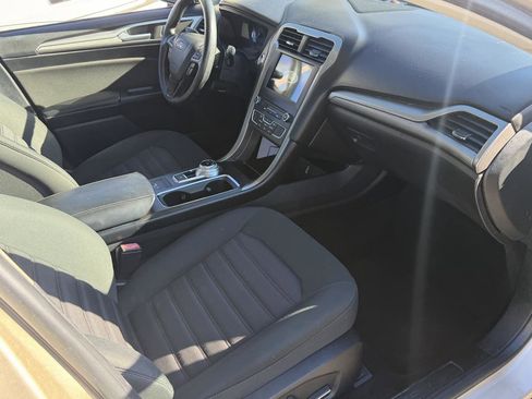 Used 2018 Ford Fusion SE image 11