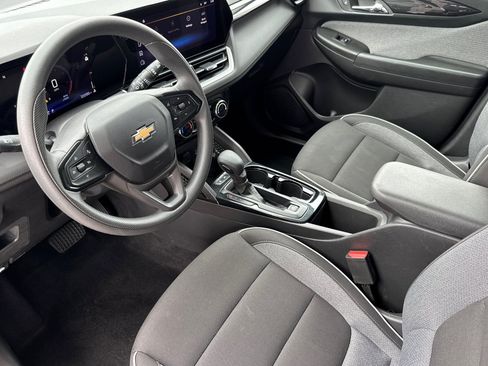 Used 2025 Chevrolet TrailBlazer LT w/ Driver Confidence Package AWD/4WD image 4