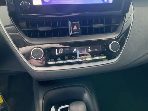 Used 2025 Toyota Corolla LE FWD image 14