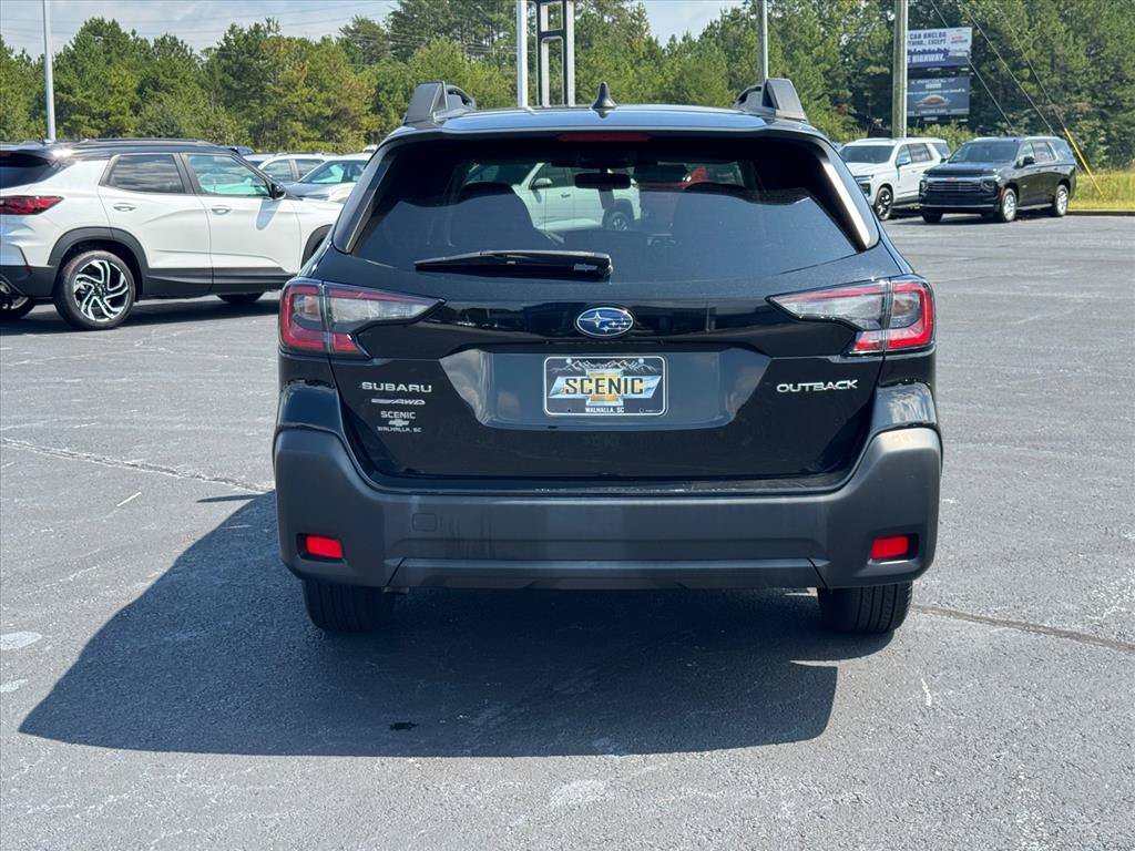 Used 2023 Subaru Outback Premium AWD/4WD image 4