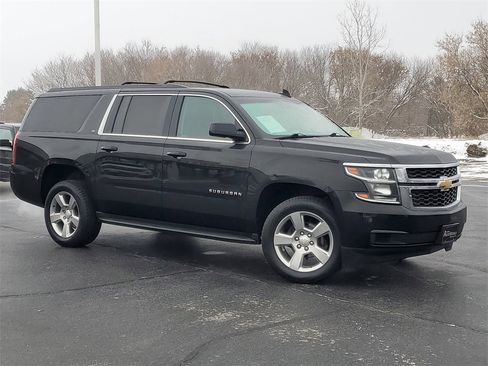 Used 2019 Chevrolet Suburban LT image 2