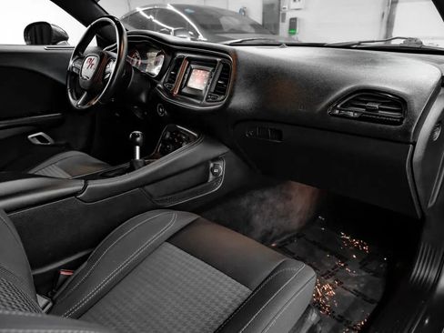 Used 2017 Dodge Challenger R/T RWD image 18