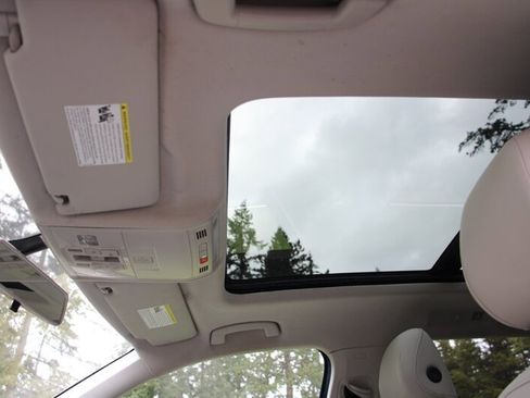 Used 2020 Volkswagen Tiguan SE w/ Panoramic Sunroof Package image 10