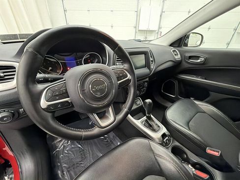 Used 2019 Jeep Compass Latitude w/ Cold Weather Group FWD image 11