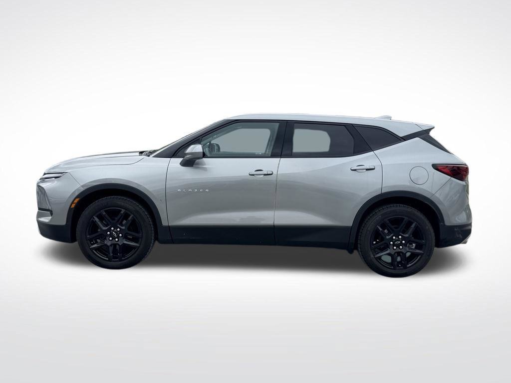 Used 2025 Chevrolet Blazer LT w/ Driver Confidence Package FWD image 3