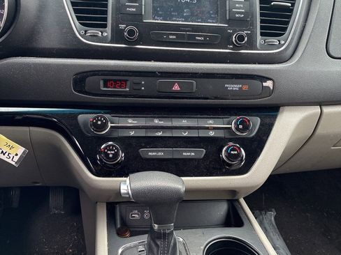 Used 2018 Kia Sedona L image 8