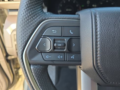 Used 2025 Toyota Tacoma TRD Off-Road AWD/4WD image 17