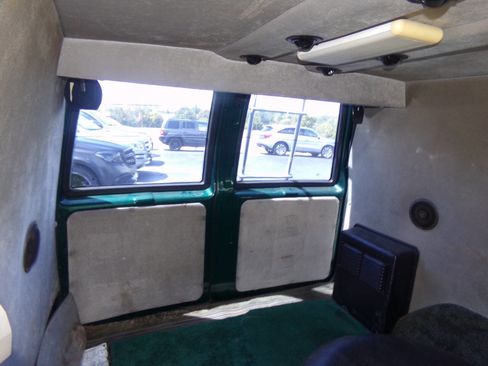 Used 1998 Chevrolet Astro w/ Convenience Group image 23