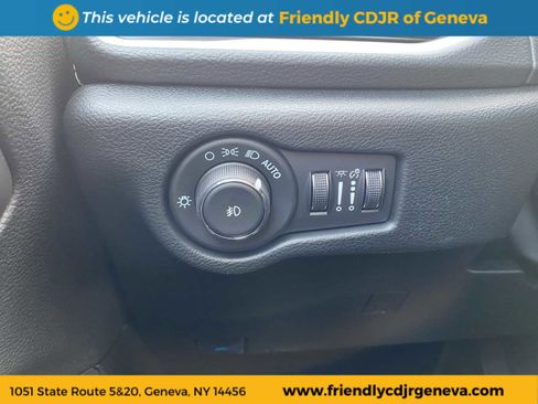 New 2026 Chrysler Pacifica Select image 21