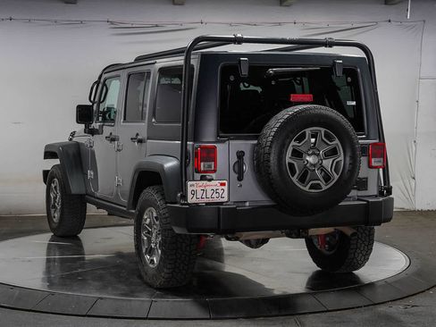 Used 2018 Jeep Wrangler Unlimited Rubicon w/ Connectivity Group AWD/4WD image 2