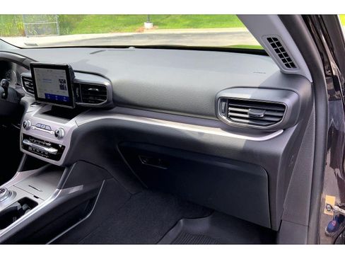 Used 2024 Ford Explorer XLT w/ Equipment Group 202A AWD/4WD image 15
