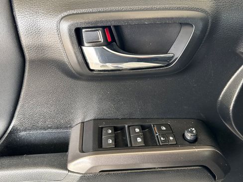 Used 2021 Toyota Tacoma TRD Sport w/ Technology Package image 12