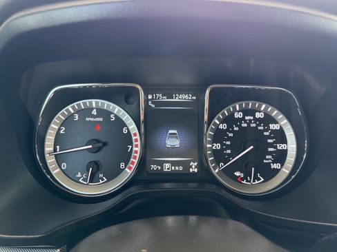 Used 2017 Nissan Titan PRO-4X AWD/4WD image 8
