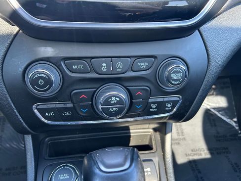 Used 2022 Jeep Cherokee Limited image 14