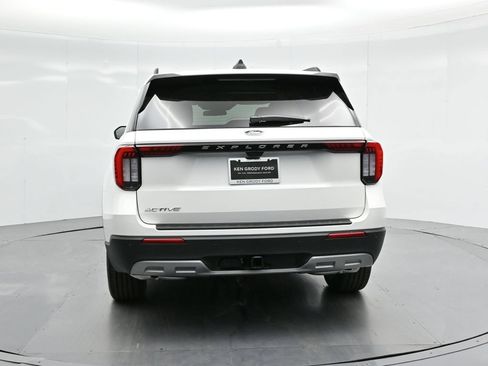Used 2025 Ford Explorer Active RWD image 28