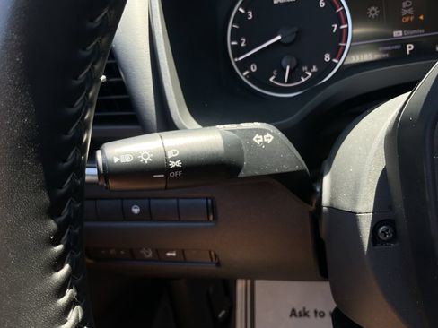 Used 2025 Nissan Rogue SV FWD image 33