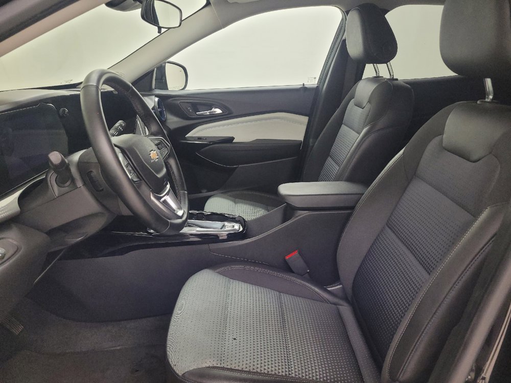 Used 2025 Chevrolet Trax LT w/ Driver Confidence Package FWD image 17