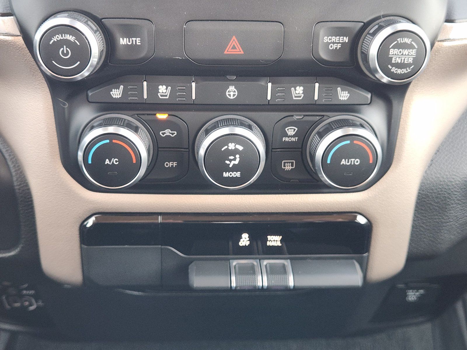 Used 2022 RAM 1500 Laramie AWD/4WD image 19
