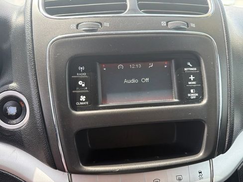Used 2019 Dodge Journey SE w/ Connectivity Group FWD image 15