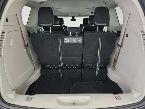 Used 2019 Chrysler Pacifica Touring-L FWD image 32