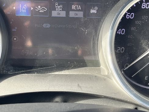 Used 2020 Toyota Camry XLE image 24