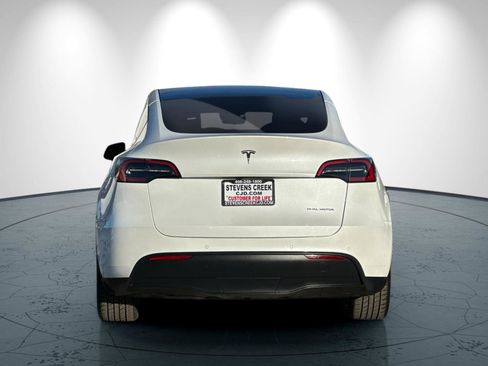 Used 2022 Tesla Model Y Long Range image 5