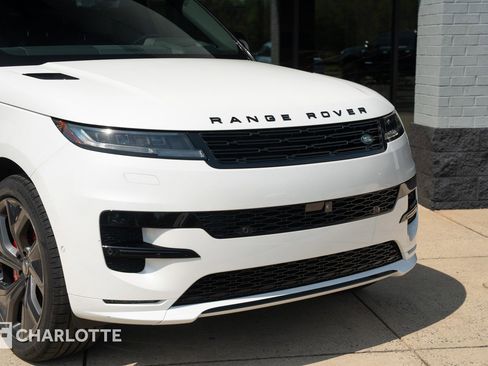 Used 2024 Land Rover Range Rover Sport Dynamic SE image 2