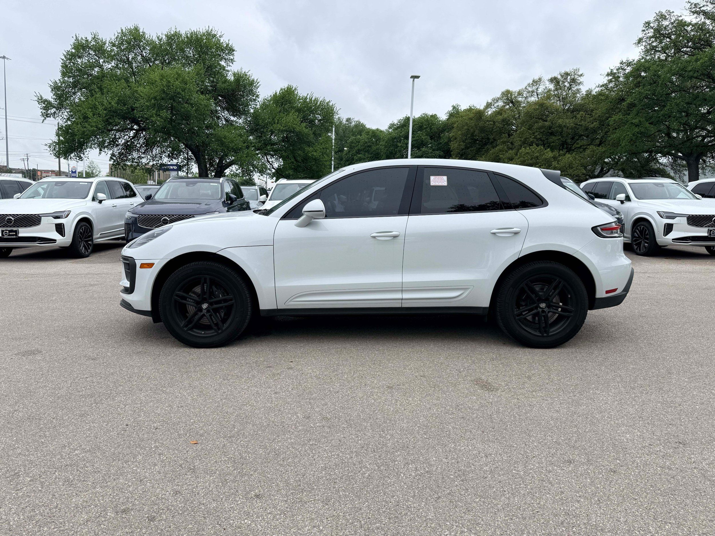 Used 2023 Porsche Macan AWD/4WD image 3