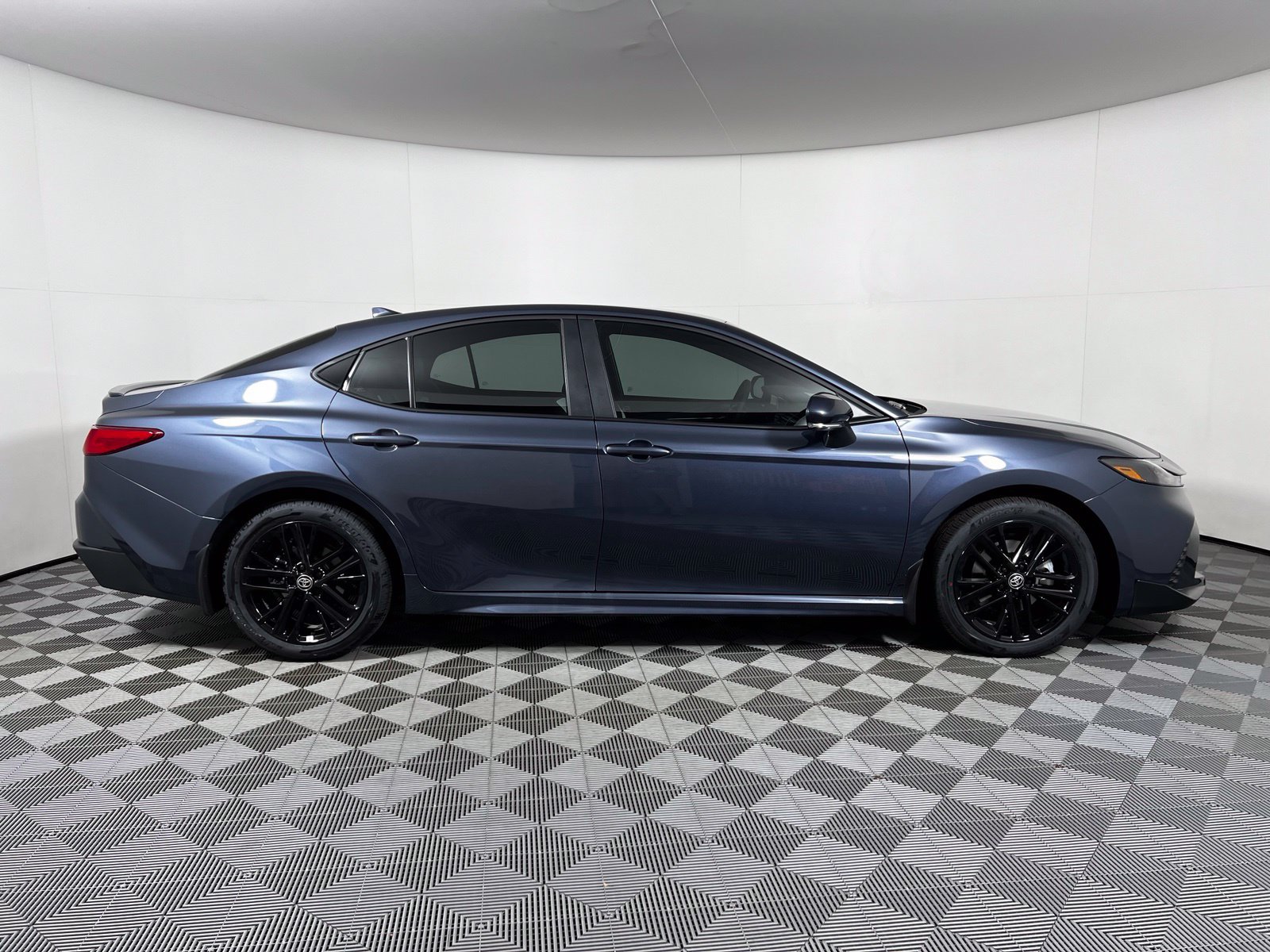 Used 2026 Toyota Camry SE w/ Multimedia Upgrade Package FWD image 4