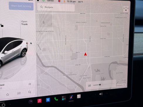 Used 2023 Tesla Model Y Long Range AWD/4WD image 17