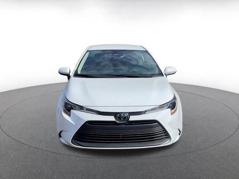 Used 2024 Toyota Corolla LE image 3