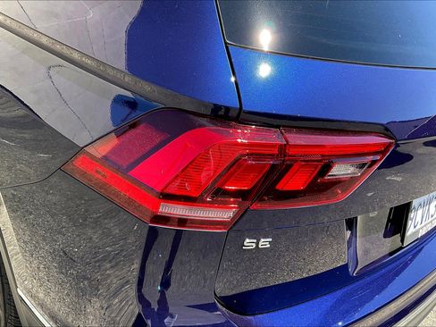 Certified 2022 Volkswagen Tiguan SE w/ Panoramic Sunroof Package image 28