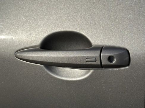 Used 2021 Nissan Rogue Platinum image 12