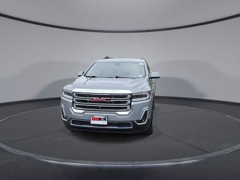 Used 2023 GMC Acadia SLT w/ Technology Package FWD image 3