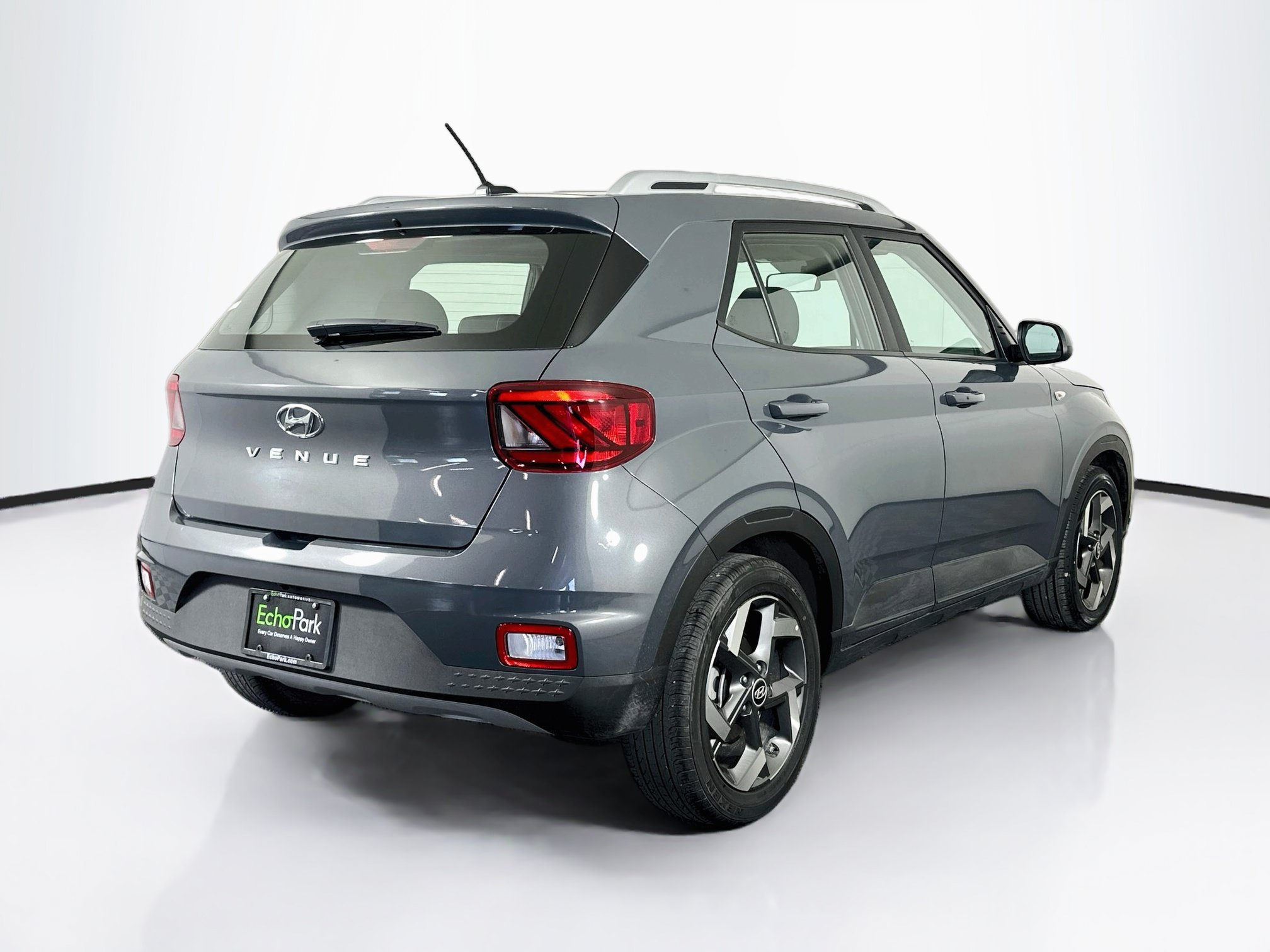 Used 2025 Hyundai Venue SEL FWD image 9
