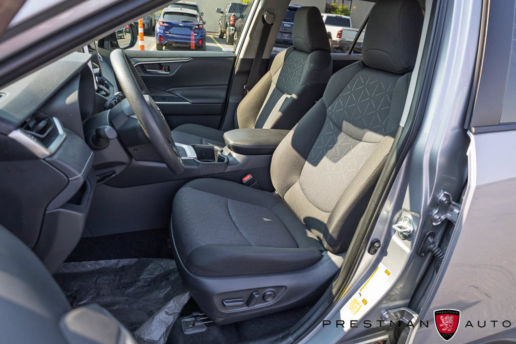 Used 2025 Toyota RAV4 XLE AWD/4WD image 20
