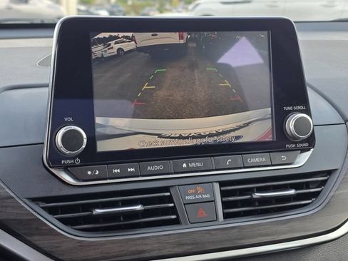 Used 2025 Nissan Altima 2.5 SV FWD image 11