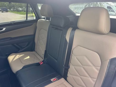 Used 2024 Volkswagen Atlas Cross Sport SE FWD image 10