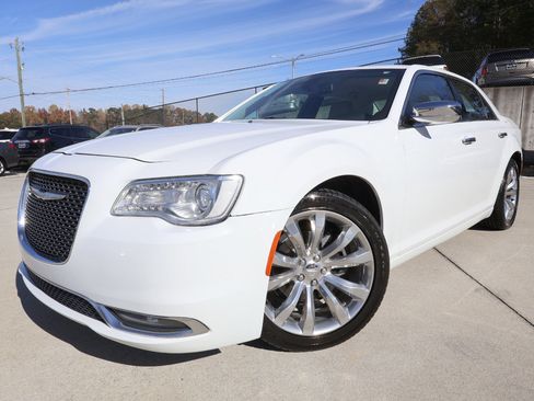 Used 2018 Chrysler 300 Limited image 2