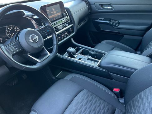 Used 2022 Nissan Pathfinder SV image 10