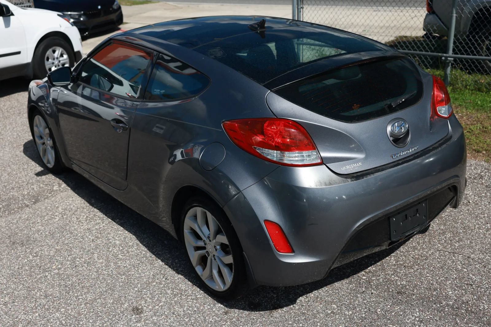 Used 2013 Hyundai Veloster w/ Style Pkg FWD image 3