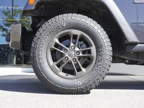 Used 2017 Jeep Wrangler Sahara AWD/4WD image 27