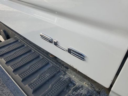 Used 2024 GMC Sierra 1500 SLE image 10