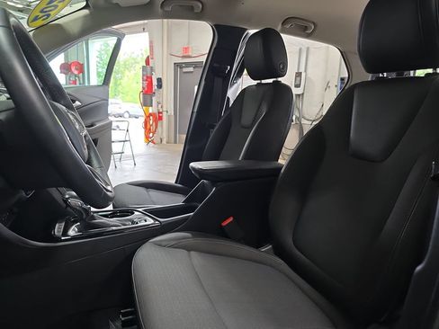 Certified 2022 Buick Encore GX Select w/ Sport Touring Package AWD/4WD image 16