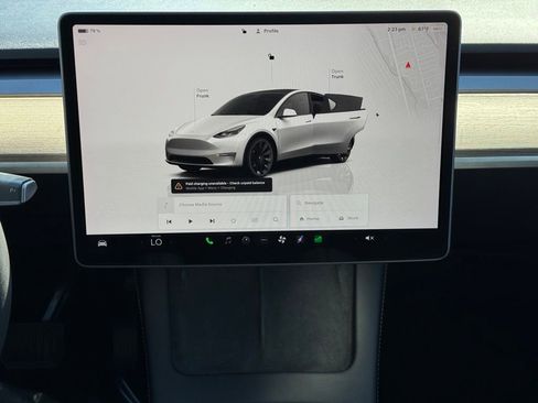 Used 2022 Tesla Model Y Long Range image 15