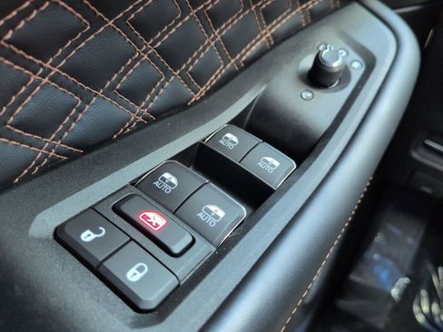 Certified 2025 Jeep Grand Cherokee Summit AWD/4WD image 24