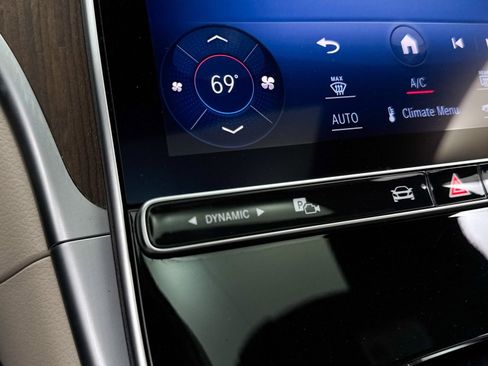 Used 2024 Mercedes-Benz C 300 Sedan image 9