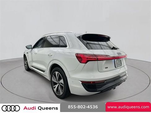 Used 2024 Audi Q8 e-tron Premium Plus image 2