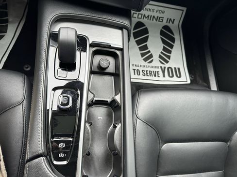 Used 2023 Volvo XC90 B5 Core AWD/4WD image 18